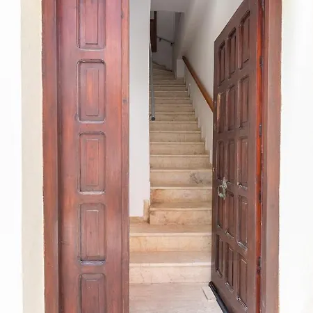Nina's Apartment